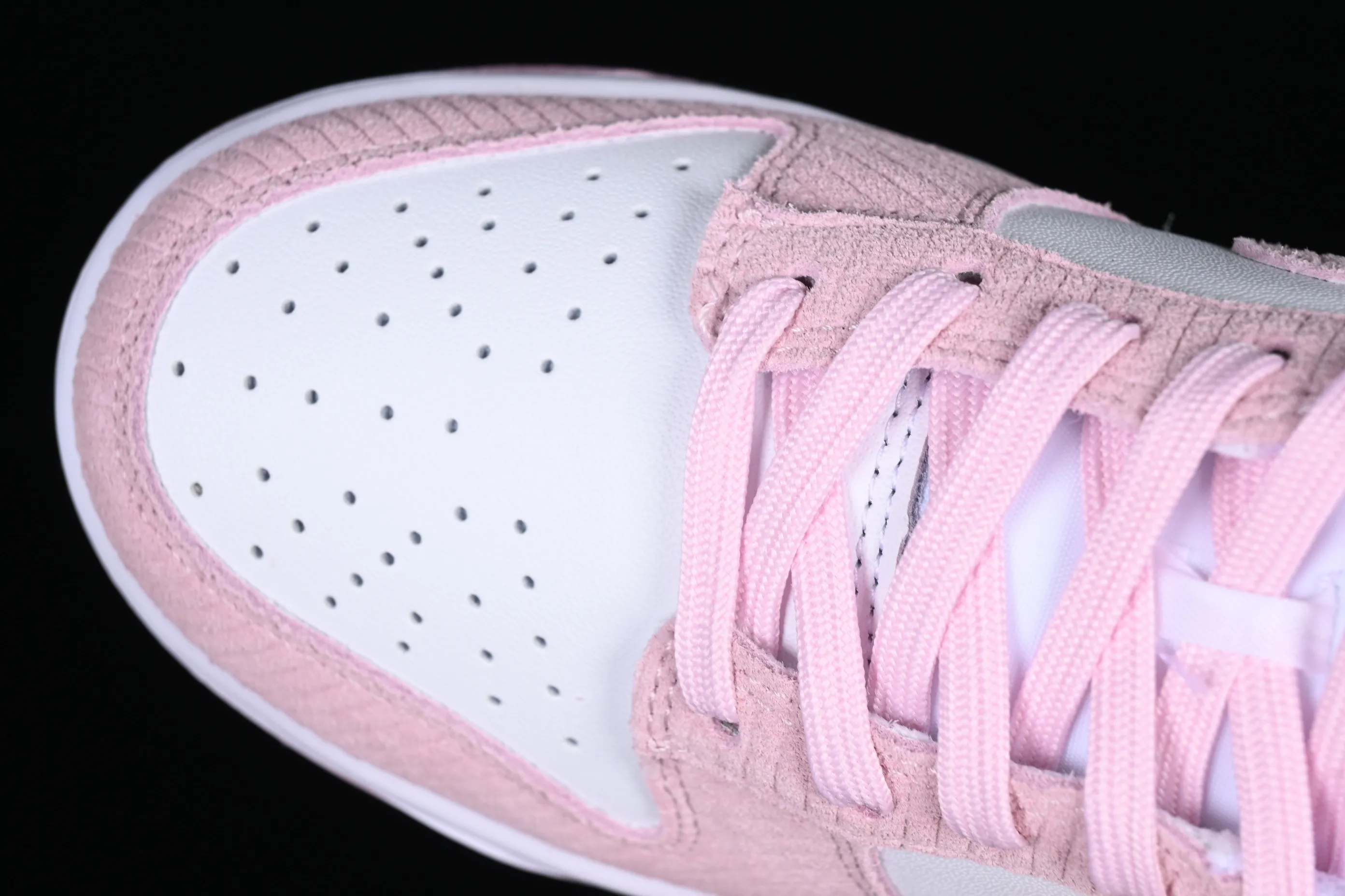 All categories Nk SB Dunk Series Nk SB Dunk Low low-top sneakers Cost-effective version Nk Dunk Low "Pink Corduroy" dirty pink corduroy SB low-top sports and leisure sneakers FN7167-100